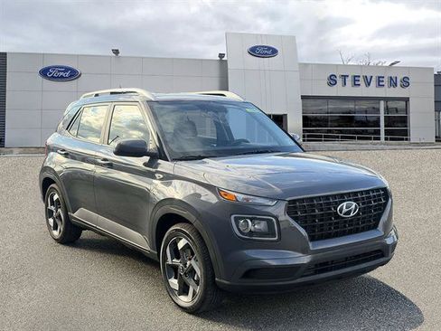 Used 2026 Hyundai Venue SEL FWD image 3
