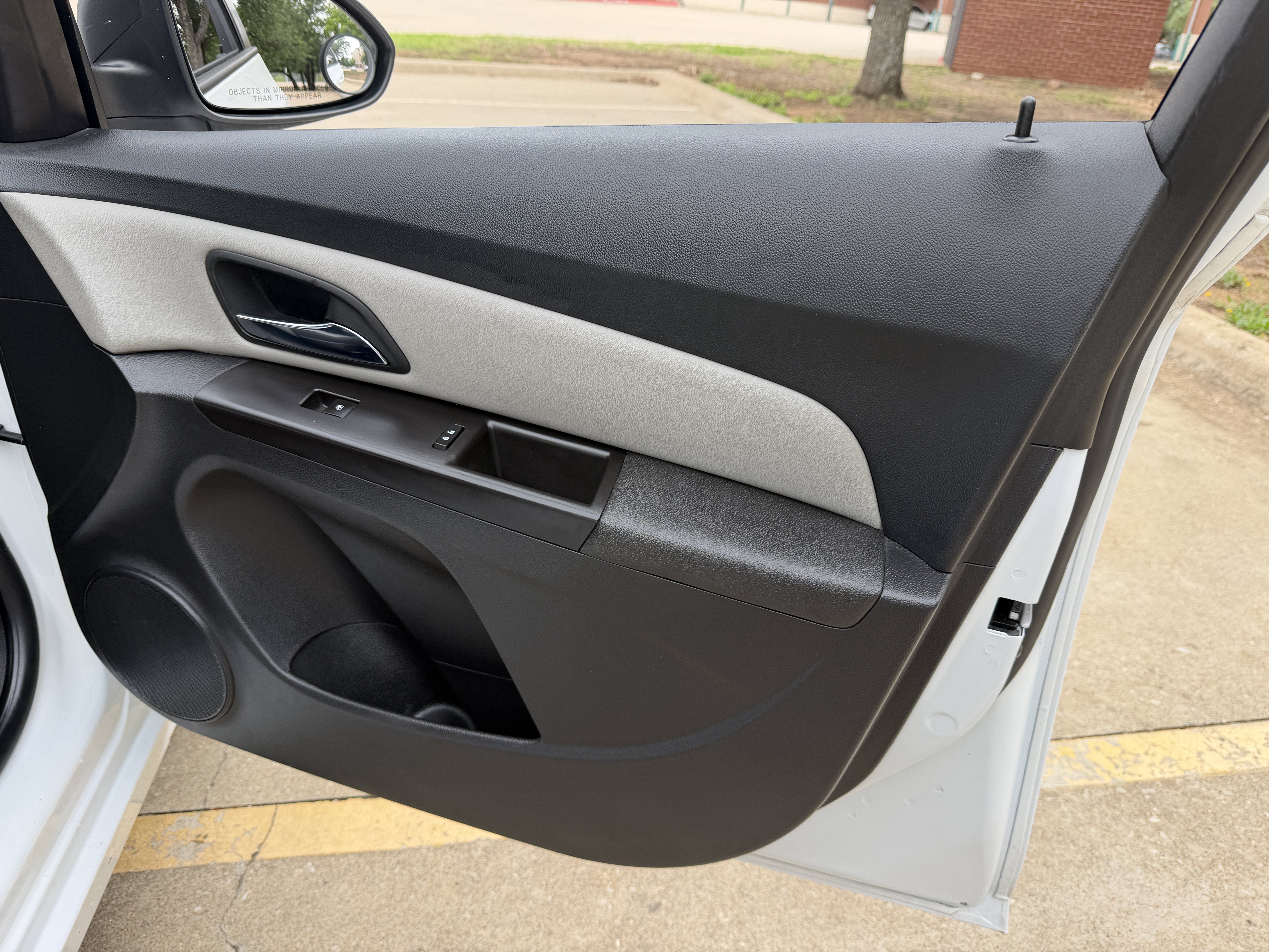 Used 2016 Chevrolet Cruze LS FWD image 9