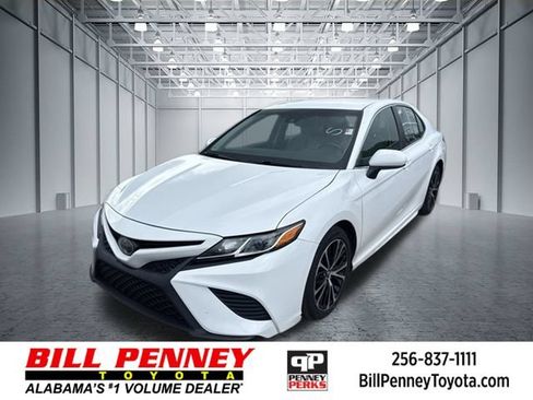 Used 2018 Toyota Camry SE FWD image 1
