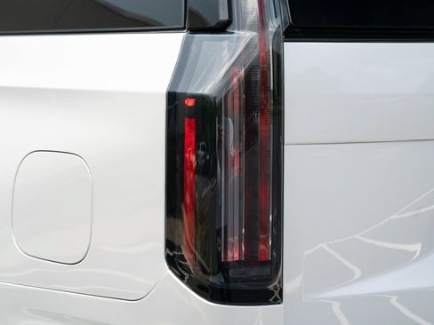Used 2025 Cadillac Escalade V AWD/4WD image 16