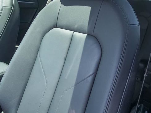Used 2025 Audi Q3 2.0T Premium w/ Convenience Package AWD/4WD image 23