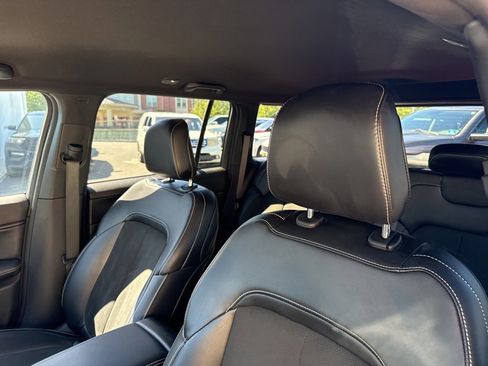 Used 2023 Jeep Grand Cherokee Altitude image 17