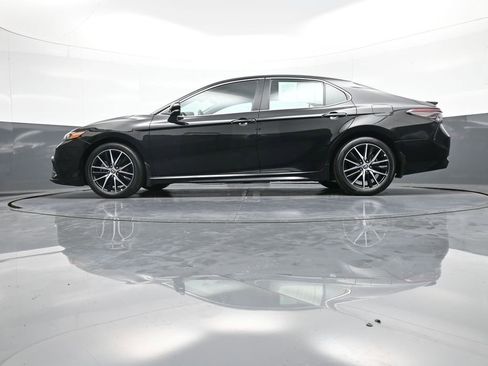 Certified 2022 Toyota Camry SE image 31