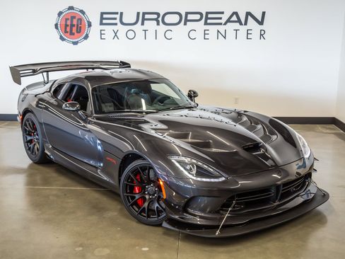 Used 2016 Dodge Viper ACR w/ Exterior Carbon Fiber Package RWD image 2