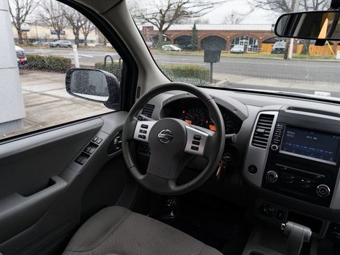 Used 2019 Nissan Frontier SV image 11