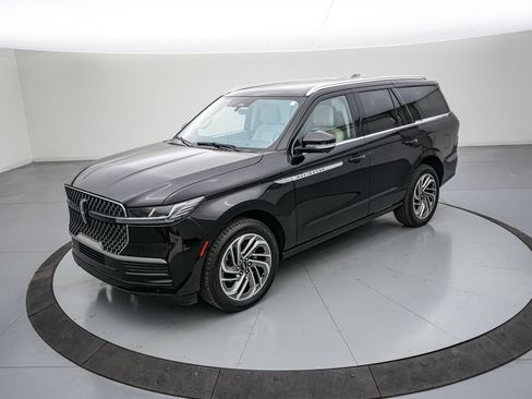 Used 2025 Lincoln Navigator Reserve AWD/4WD image 8