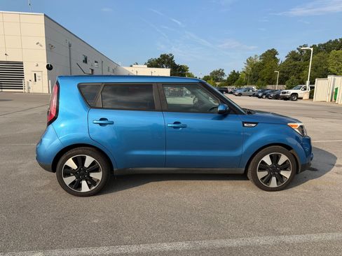 Used 2017 Kia Soul + w/ Designer's Package FWD image 5