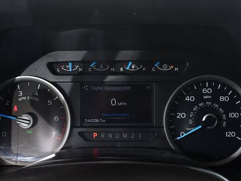 Used 2017 Ford F150 XLT w/ Equipment Group 302A Luxury image 26