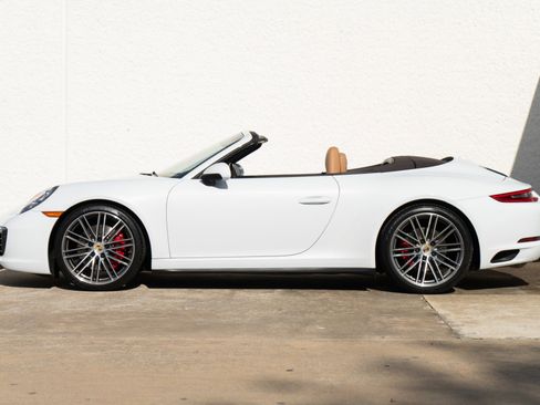 Used 2018 Porsche 911 Carrera 4S image 3