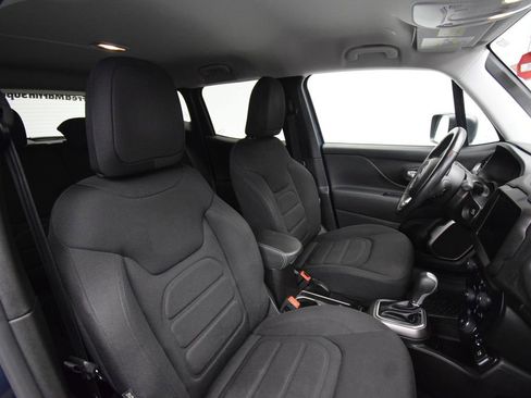Certified 2022 Jeep Renegade Latitude w/ Convenience Group AWD/4WD image 17