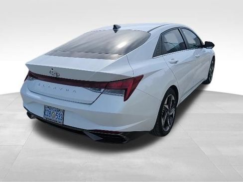 Used 2021 Hyundai Elantra SEL w/ Convenience + Premium Package FWD image 3