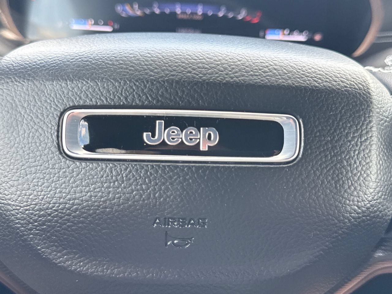 Certified 2025 Jeep Grand Cherokee L Laredo AWD/4WD image 28