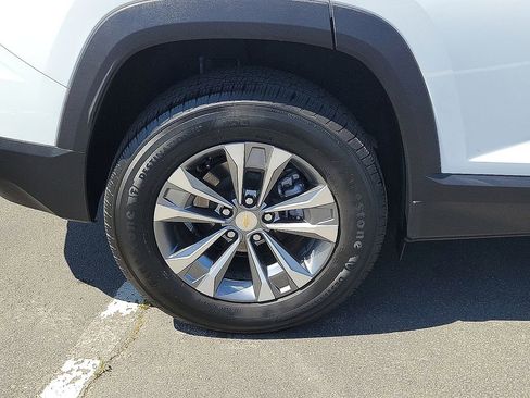 Used 2025 Chevrolet Equinox LT w/ Convenience Package II image 7