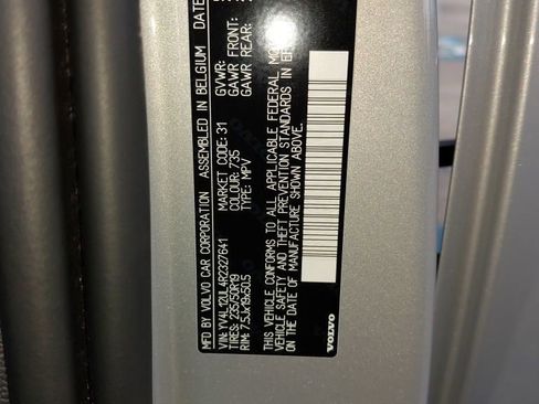 Used 2024 Volvo XC40 B5 Plus image 15