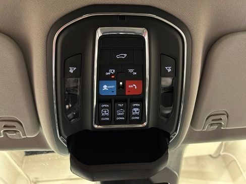 Used 2024 Jeep Wagoneer L Series III w/ Premium Group I AWD/4WD image 27