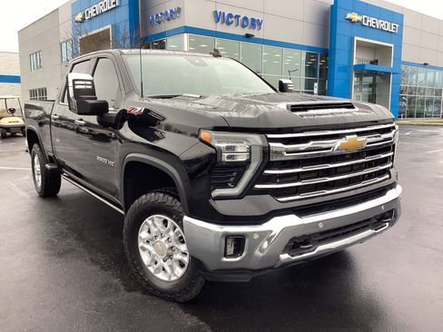 Used 2024 Chevrolet Silverado 2500 LTZ w/ LTZ Plus Package image 9