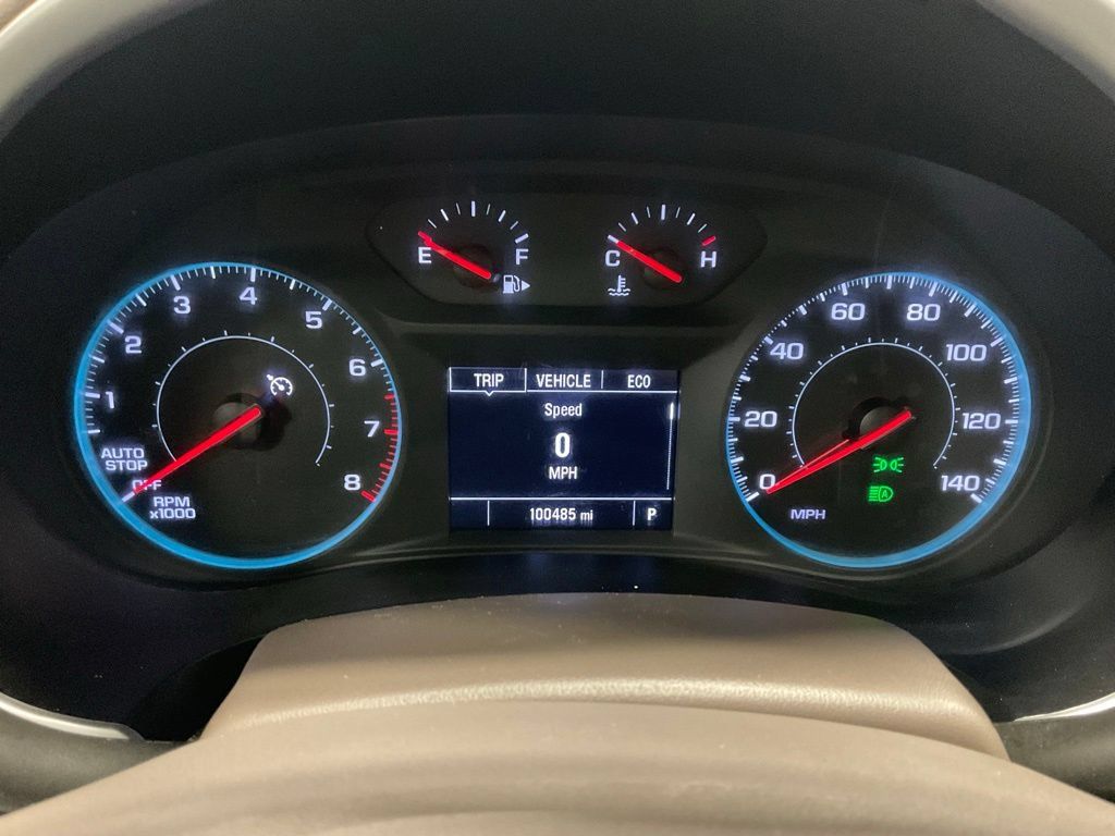 Used 2023 Chevrolet Malibu LT FWD image 2