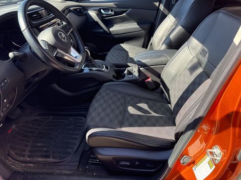 Used 2021 Nissan Rogue Sport SV w/ Technology Package image 5