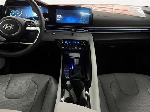 Certified 2025 Hyundai Elantra Limited image 12