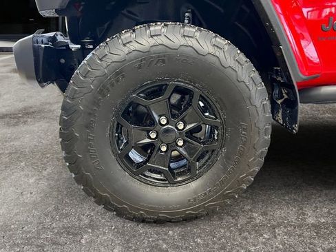 Used 2023 Jeep Gladiator Willys image 12