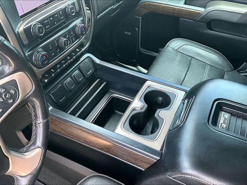Used 2018 GMC Sierra 2500 Denali w/ Duramax Plus Package AWD/4WD image 15