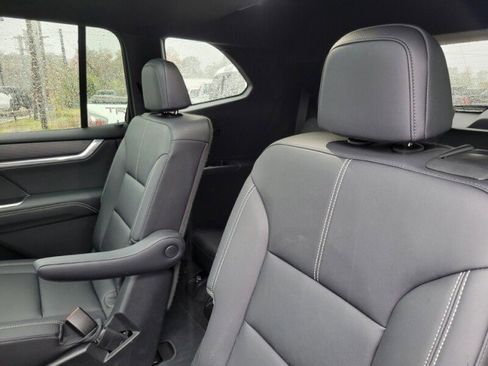 Used 2024 GMC Acadia Elevation w/ Luxury Package image 28