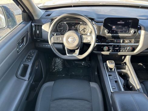 Used 2025 Nissan Pathfinder SV image 37