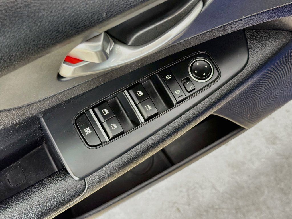 Used 2019 Kia Forte LXS FWD image 17