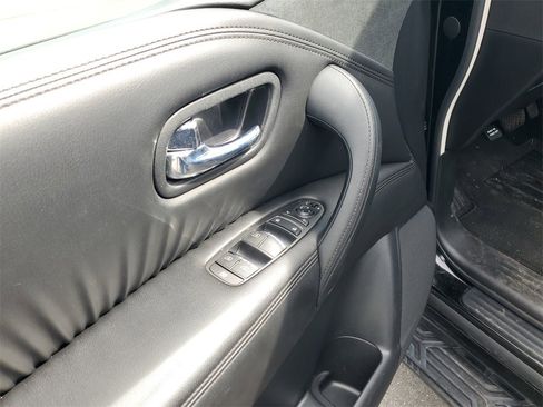 Used 2023 Nissan Armada SV image 11