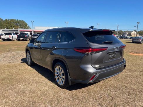 Used 2022 Toyota Highlander Limited image 14