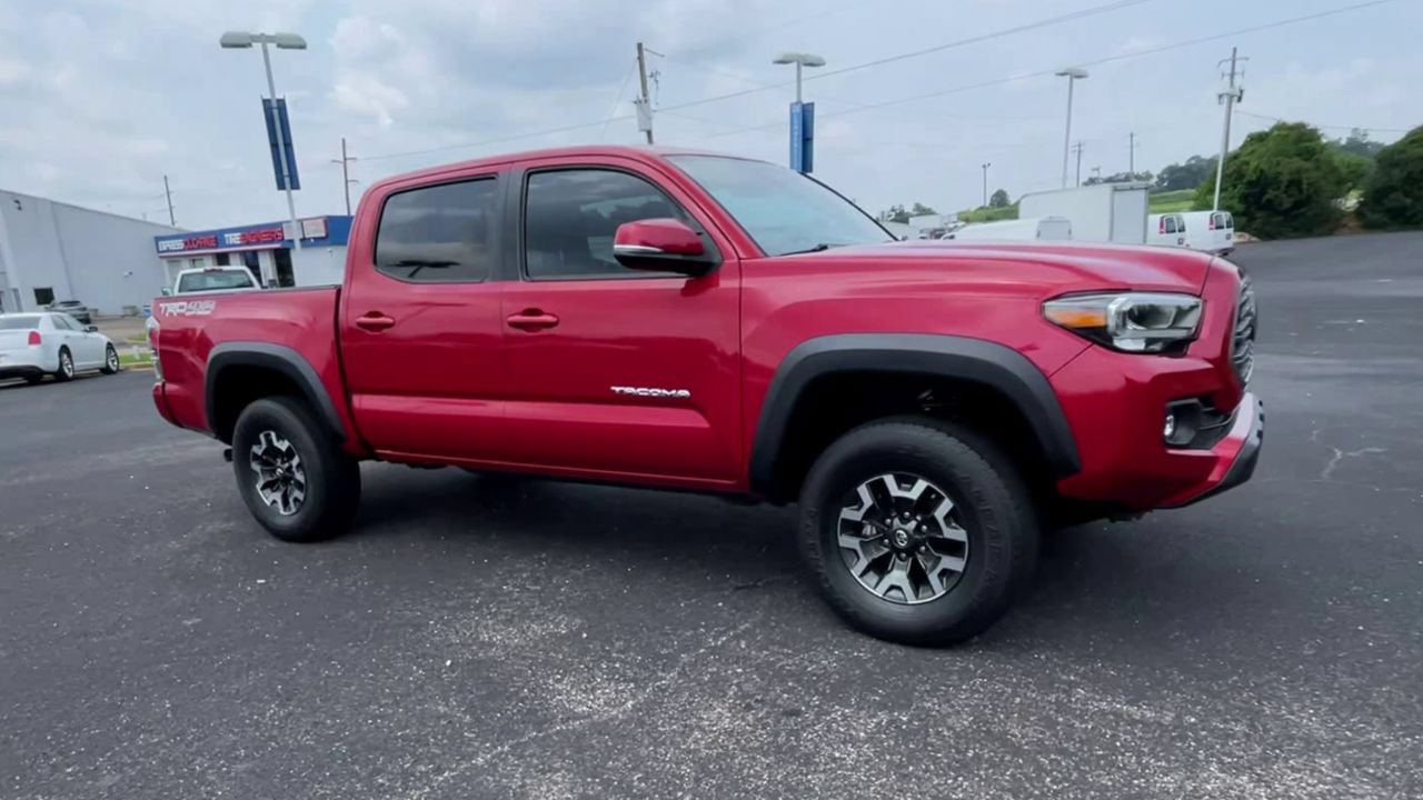 Used 2021 Toyota Tacoma TRD Off-Road w/ TRD Premium Off Road Package AWD/4WD image 2