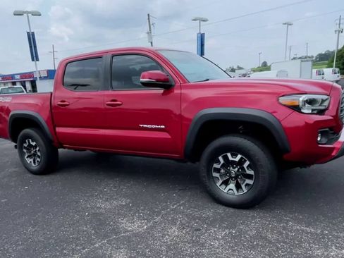 Used 2021 Toyota Tacoma TRD Off-Road w/ TRD Premium Off Road Package AWD/4WD image 2