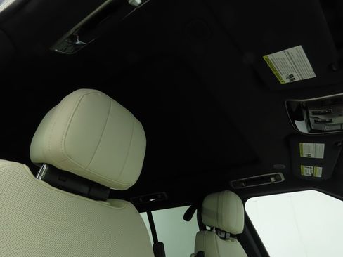 New 2026 Land Rover Range Rover SE image 18