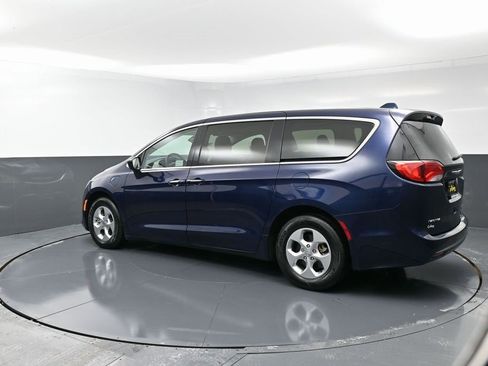 Used 2017 Chrysler Pacifica Touring Plus image 5