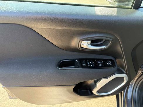 Used 2020 Jeep Renegade Latitude image 15