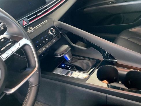 Used 2025 Hyundai Elantra Limited image 11