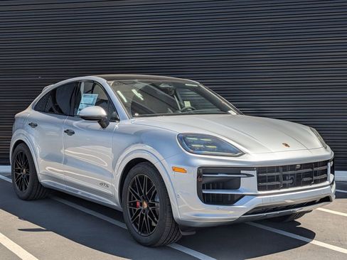 New 2026 Porsche Cayenne GTS image 7