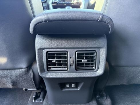 Used 2021 Toyota Venza XLE image 17