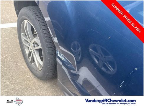 Used 2017 Chevrolet Equinox Premier w/ Enhanced Convenience Package FWD image 9