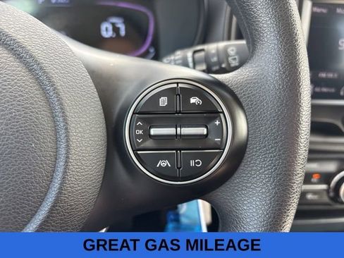 Used 2025 Kia Soul LX w/ LX Technology Package FWD image 9