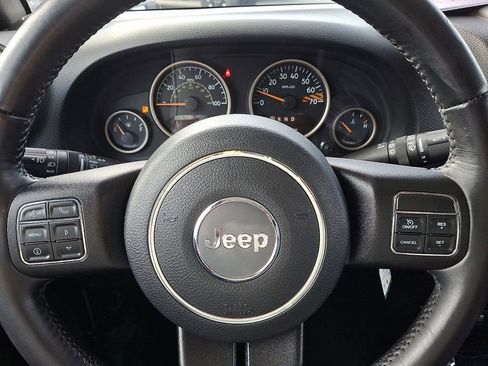 Used 2016 Jeep Wrangler Unlimited Sahara image 18