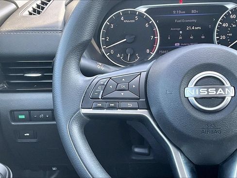 Used 2024 Nissan Sentra SV FWD image 11