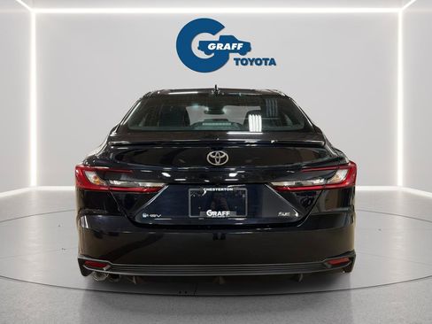 Used 2026 Toyota Camry SE FWD image 8