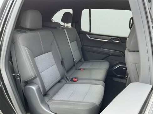 Used 2025 GMC Acadia Elevation image 17