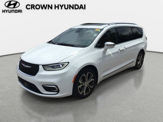 Used 2024 Chrysler Pacifica Pinnacle FWD video 1