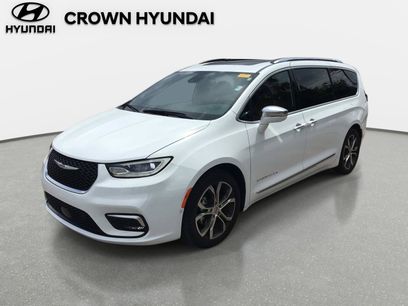 Used 2024 Chrysler Pacifica Pinnacle