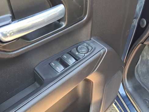 Used 2021 Chevrolet Silverado 1500 Custom image 17