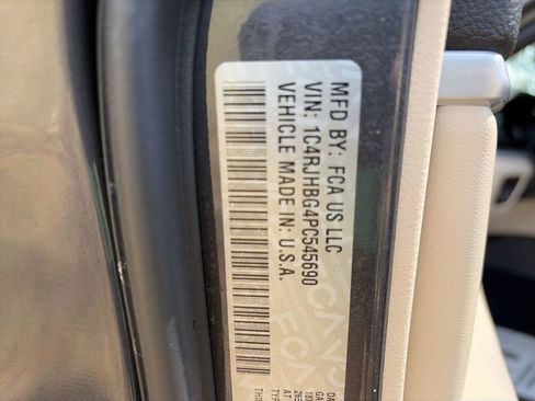 Used 2023 Jeep Grand Cherokee Limited image 38