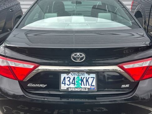 Used 2016 Toyota Camry SE FWD image 2
