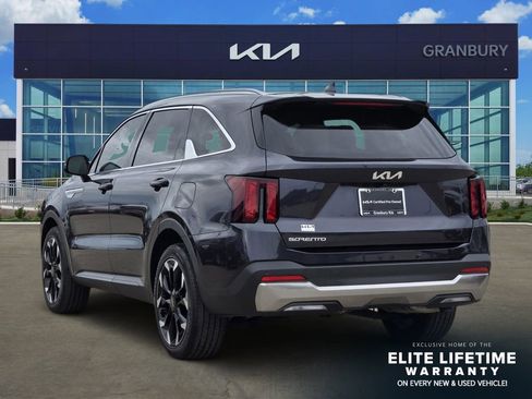 Certified 2025 Kia Sorento EX FWD image 4